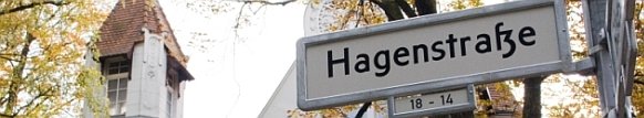 Hausausschnitt mit Straßenschild