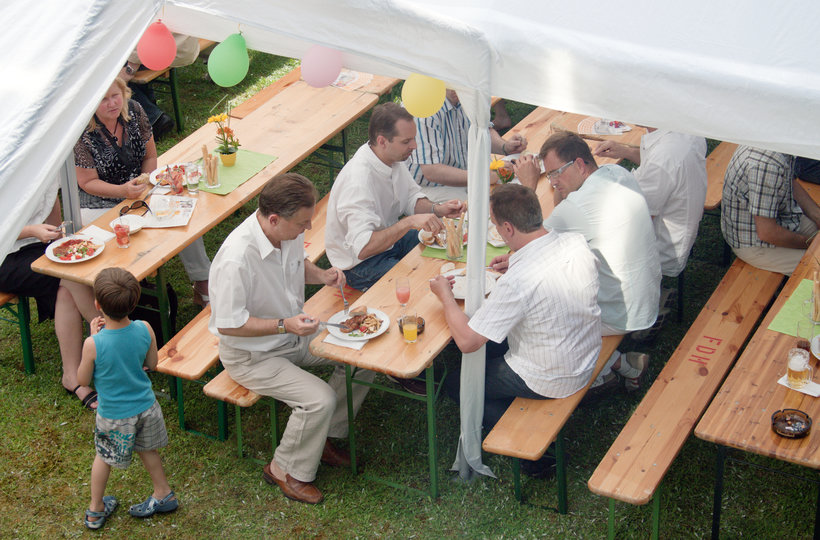 Essen unterm Zeltdach