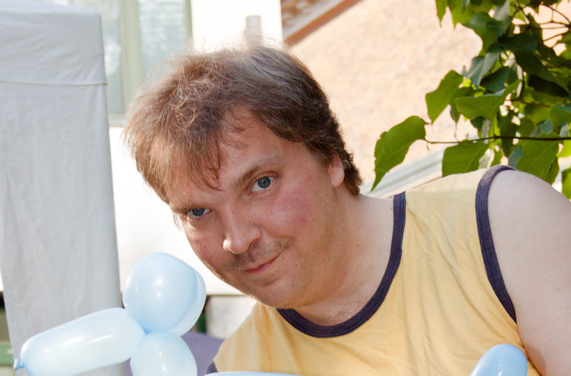 Ein guter Hauswart kann auch Tiere aus Luftballons basteln