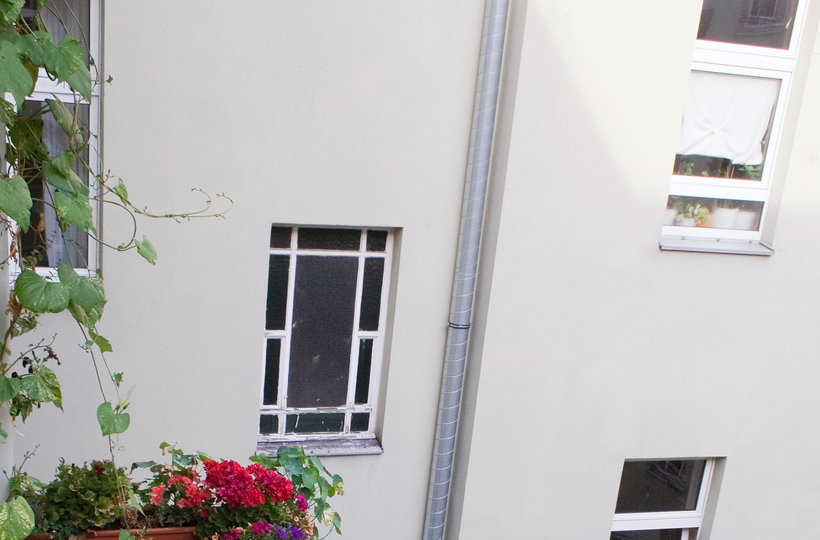 Ein schöner Balkon im Hinterhof